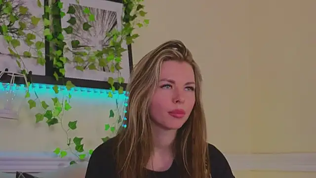 Real Tini online show from March 22, 2025, 1:41 pm