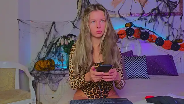 Real Tini online show from October 20, 2025, 11:43 am