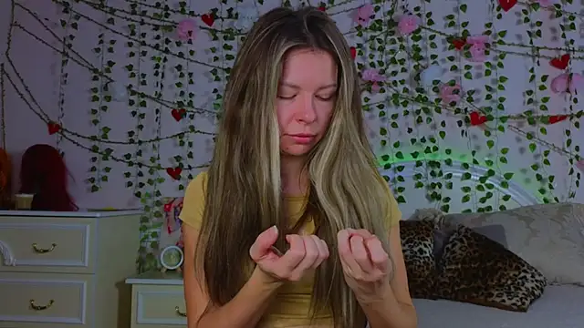 Real Tini online show from November 30, 2025, 6:17 am