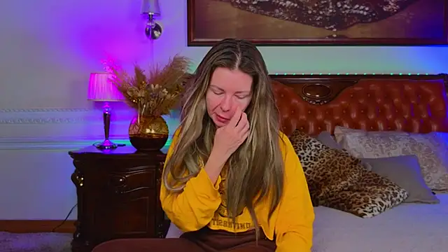 Real Tini online show from December 2, 2025, 6:19 am