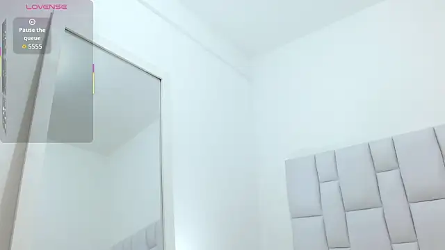 ElianFoxter online show from December 21, 2025, 11:45 pm