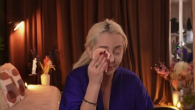 VictoriaMorrone online show from November 25, 2025, 11:38 pm