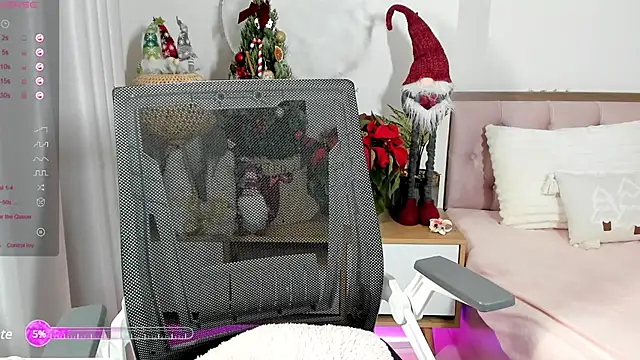  Joliie  online show from December 20, 2024, 5:47 am