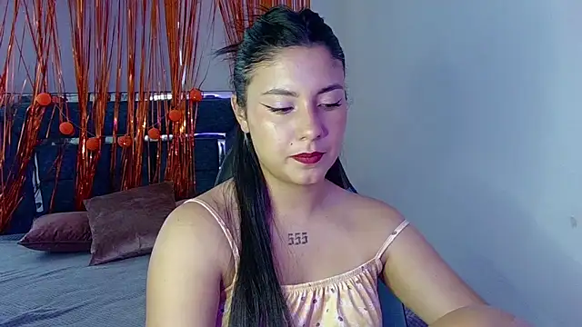 Lia 14  online show from November 19, 2025, 3:34 pm