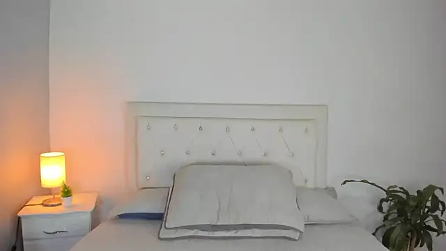 MELISSA ALVAREZ online show from October 19, 2025, 9:21 am