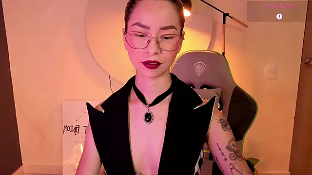 Snapshot of rosse_98_ chatting on May 1, 2026, 2:10 pm rosse 98 online show from May 1, 2026, 2:10 pm
