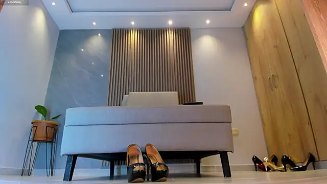 Katherinlevinee1 online show from December 16, 2024, 10:34 pm