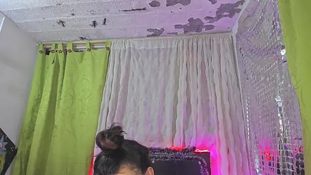 Snapshot of Megan_Miles02 chatting on January 3, 2025, 6:33 am Megan Miles02 online show from January 3, 2025, 6:33 am