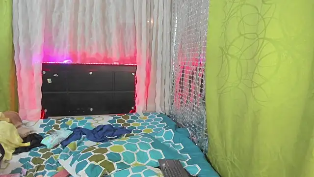 Snapshot of Megan_Miles02 chatting on February 14, 2025, 6:23 am Megan Miles02 online show from February 14, 2025, 6:23 am