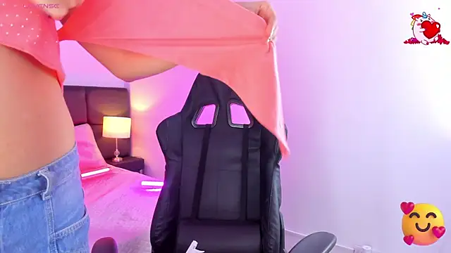 Snapshot of Megan_Miles02 chatting on March 22, 2025, 2:27 am Megan Miles02 online show from March 22, 2025, 2:27 am