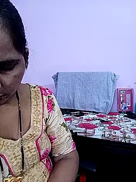 Snapshot of reemacouple007 chatting on July 4, 2026, 6:14 pm reemacouple007 online show from July 4, 2026, 6:14 pm