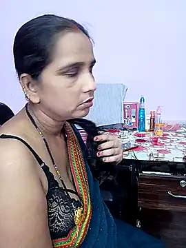 Snapshot of reemacouple007 chatting on July 13, 2026, 4:54 pm reemacouple007 online show from July 13, 2026, 4:54 pm