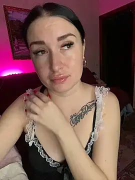 Roxana Bell online show from March 12, 2025, 4:46 pm