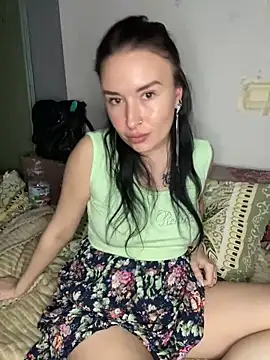 Roxana Bell online show from April 21, 2026, 8:01 pm