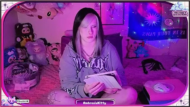 Snapshot of AmbrosiaKitty chatting on May 28, 2026, 9:17 am AmbrosiaKitty online show from May 28, 2026, 9:17 am