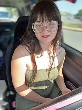 urpuppymoon online show from April 22, 2026, 9:05 pm