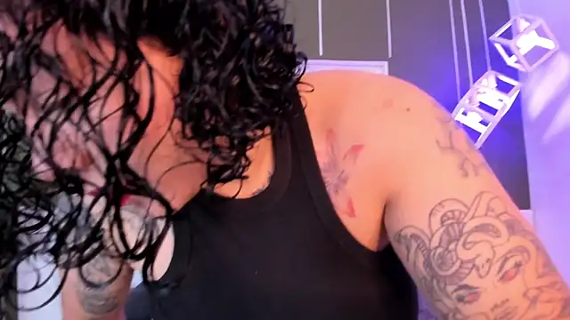 Alexxxholy online show from February 18, 2025, 1:44 pm