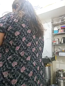 Snapshot of Ravina_patil1 chatting on February 5, 2025, 4:25 pm Ravina patil1 online show from February 5, 2025, 4:25 pm