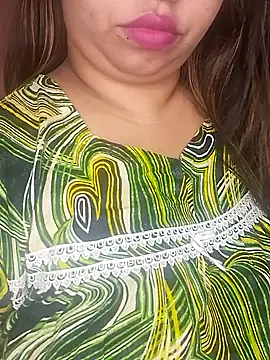 Snapshot of Ravina_patil1 chatting on February 8, 2025, 10:29 am Ravina patil1 online show from February 8, 2025, 10:29 am