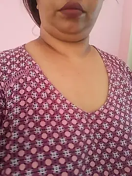 Ravina patil1 online show from April 14, 2026, 10:43 am