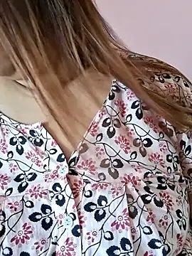 Ravina patil1 online show from April 18, 2026, 7:12 am