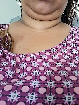 Snapshot of Ravina_patil1 chatting on May 7, 2026, 5:35 am Ravina patil1 online show from May 7, 2026, 5:35 am