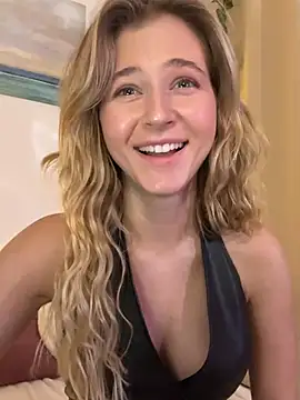 LunaRase online show from December 27, 2024, 2:33 pm