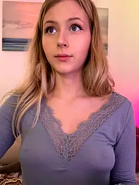 Snapshot of LunaRase chatting on September 20, 2025, 9:43 am LunaRase online show from September 20, 2025, 9:43 am