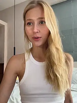 LunaRase online show from February 21, 2026, 3:40 am