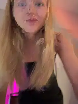 LunaRase online show from July 18, 2026, 6:01 pm