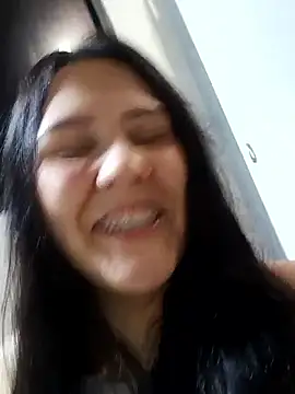 Snapshot of Ariakris chatting on May 6, 2026, 3:24 am Ariakris online show from May 6, 2026, 3:24 am