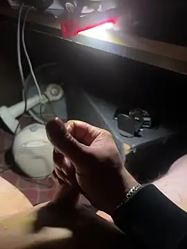 lazoglu0061 online show from March 22, 2025, 4:04 pm