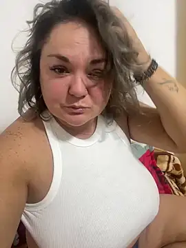 Snapshot of MikyVesela chatting on October 27, 2025, 5:17 pm MikyVesela online show from October 27, 2025, 5:17 pm