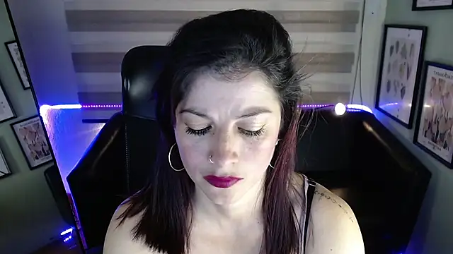 Aliiz 01 online show from March 27, 2026, 8:41 pm