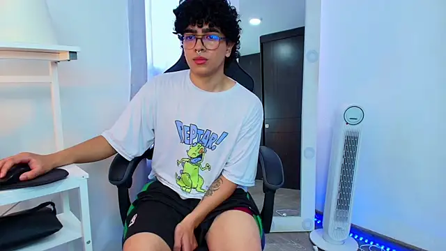  nickconnor01 online show from January 15, 2025, 4:21 pm