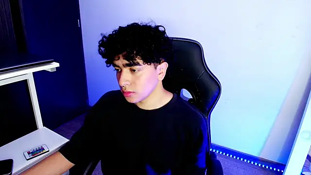 nickconnor01 online show from February 11, 2025, 7:05 pm