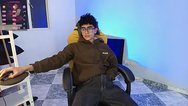  nickconnor01 online show from September 19, 2025, 4:58 am