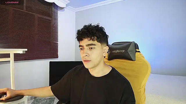  nickconnor01 online show from October 4, 2025, 2:31 am