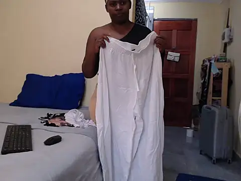 SALTRYHIPS29x online show from February 21, 2025, 9:45 am