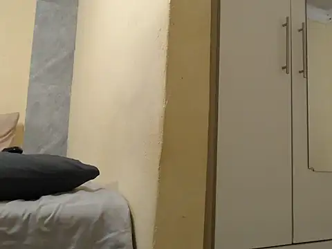 SALTRYHIPS29x online show from April 18, 2026, 7:07 pm