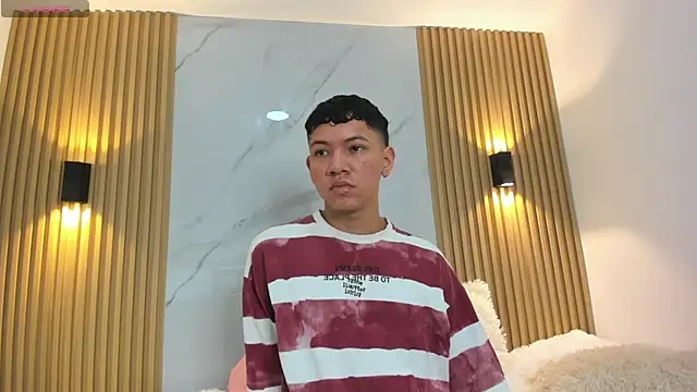 JulianRose 1 online show from February 18, 2025, 11:22 am