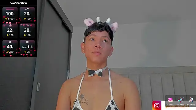 Snapshot of JulianRose_1 chatting on May 7, 2026, 12:43 pm JulianRose 1 online show from May 7, 2026, 12:43 pm
