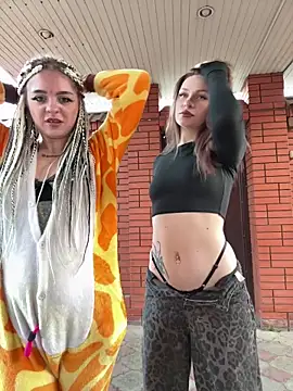 TwixCouple online show from November 28, 2025, 1:14 pm