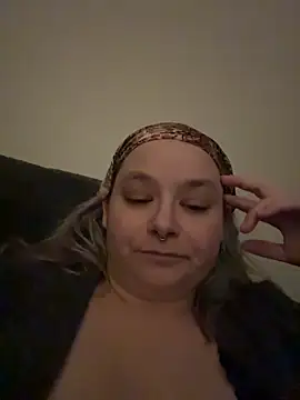 kitten0760 online show from May 6, 2026, 1:14 am