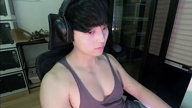 Tkcqcc online show from April 19, 2026, 3:33 pm