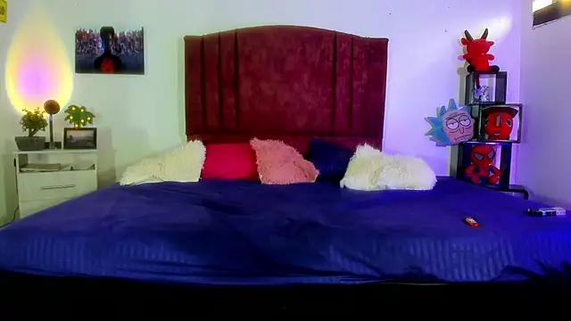 alisson zafiro  online show from January 9, 2025, 4:06 pm