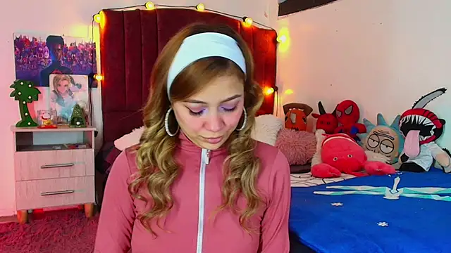 alisson zafiro  online show from October 9, 2025, 3:15 am