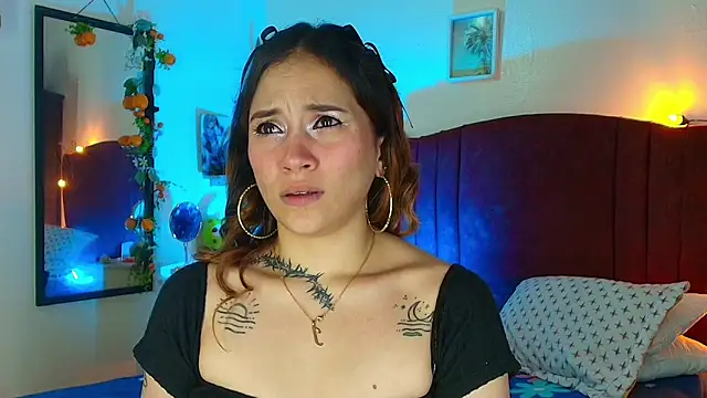 alisson zafiro  online show from April 23, 2026, 3:08 am