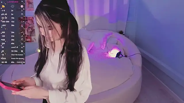 Snapshot of Lil_Amelie chatting on November 27, 2025, 7:10 am Lil Amelie online show from November 27, 2025, 7:10 am