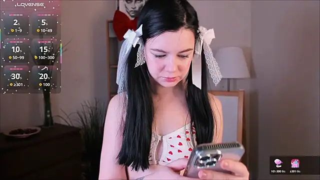 Snapshot of Lil_Amelie chatting on January 9, 2026, 1:58 pm Lil Amelie online show from January 9, 2026, 1:58 pm